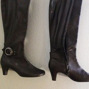 Aeropostal boots adjusts for larger calves